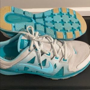 Women’s Nike shoes